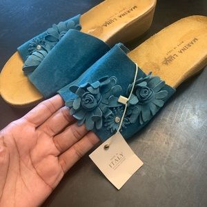 Women suede Italian sandal never wore size 9 teal color blue